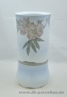 Vase mit Landschaftsmotiv und Bltenzweig 
